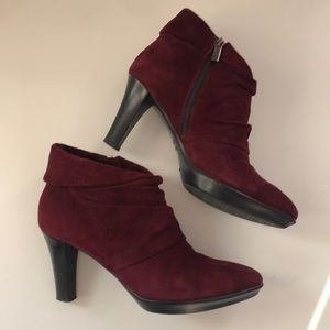 Aquatalia burgundy suede bootie. Size 9.